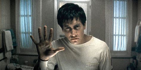 Donnie Darko! Un viaggio surreale attraverso il tempo e la responsabilità individuale con Jake Gyllenhaal